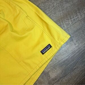 Patagonia Funhogger Shorts Women’s Large Surfboard Yellow‎ 4”